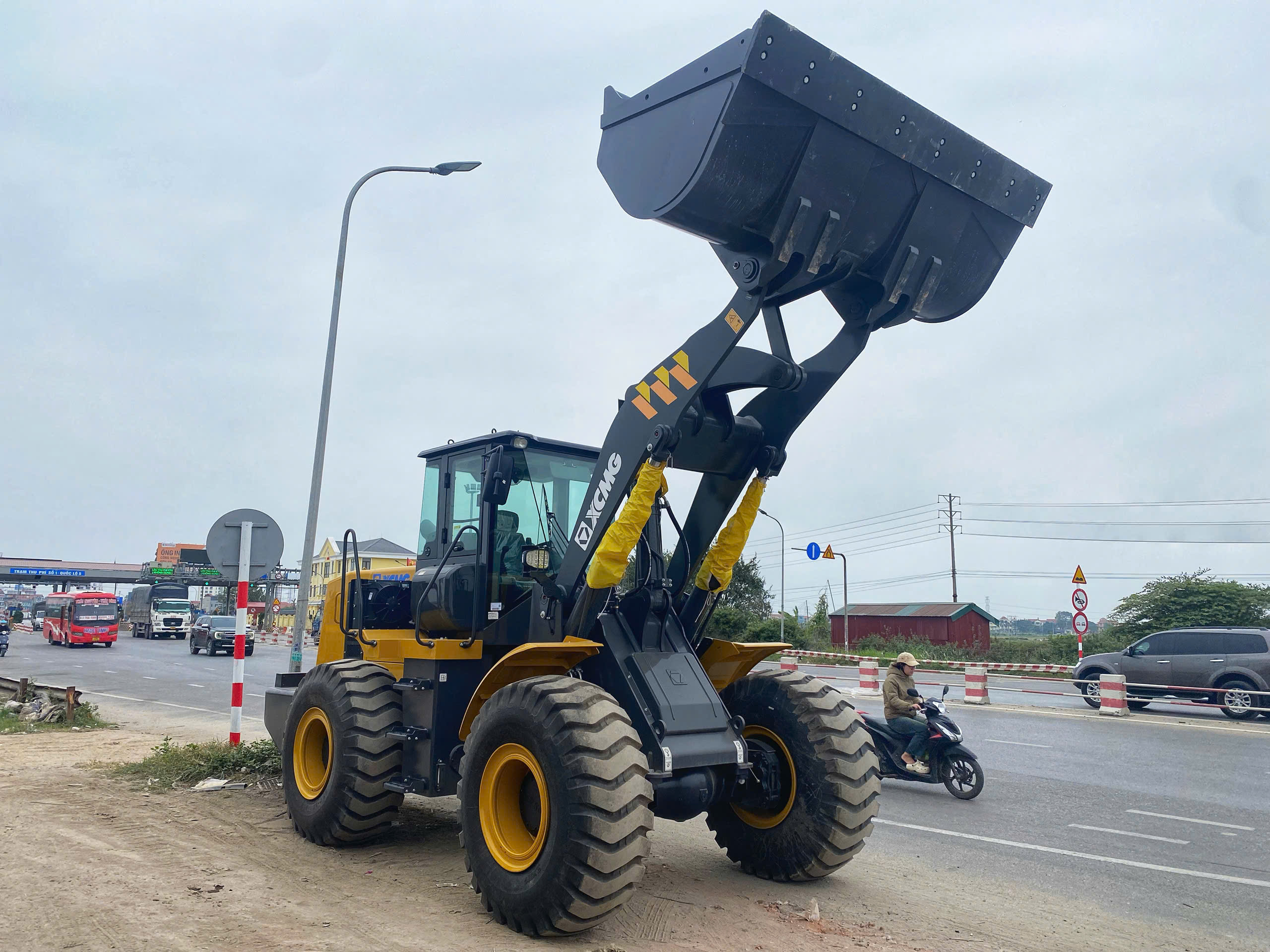 So sánh máy xúc lật XCMG LW500FN và LW500KN