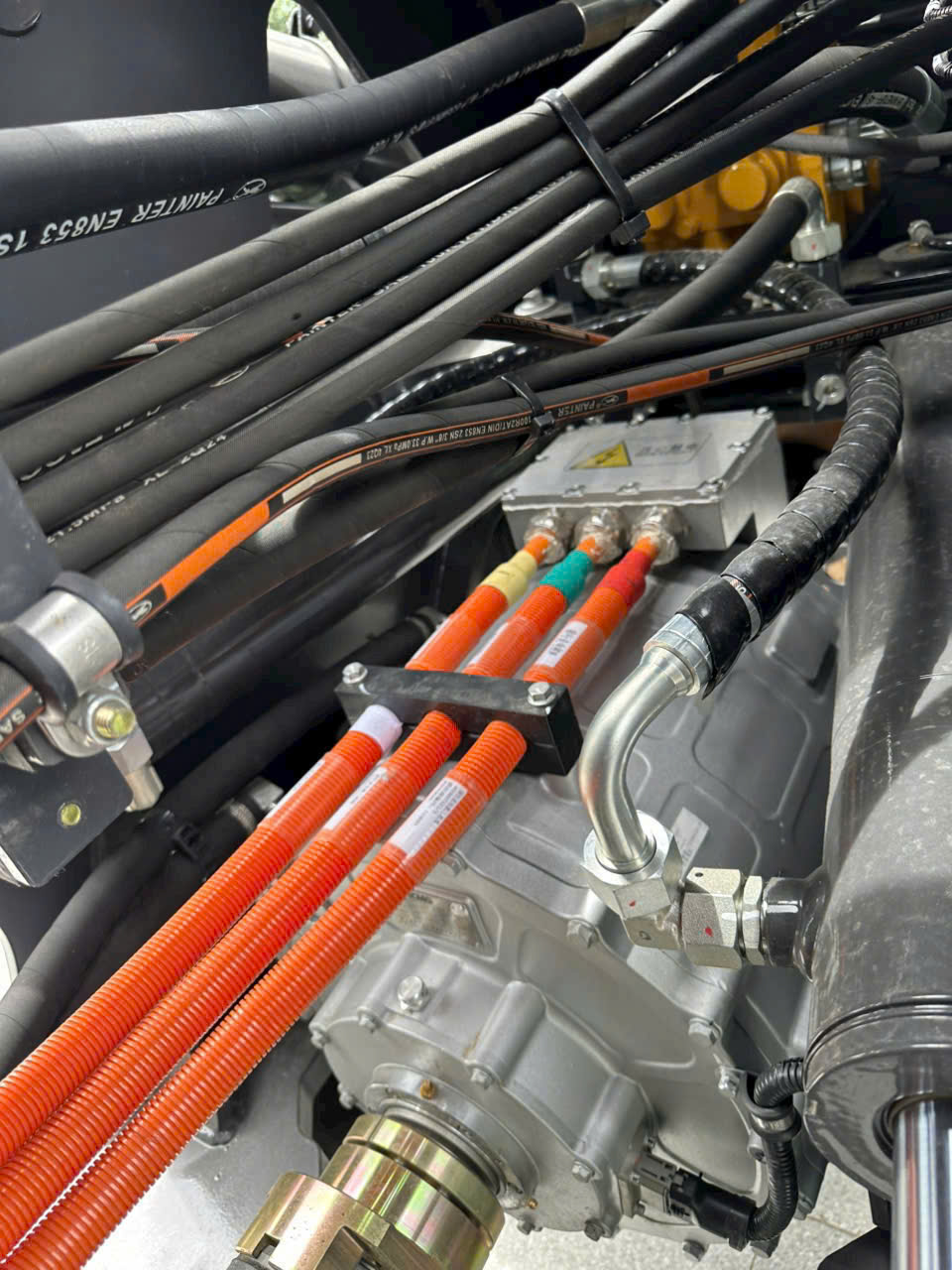 Máy Xúc Lật Điện XC968-EV Gầu 5 Khối