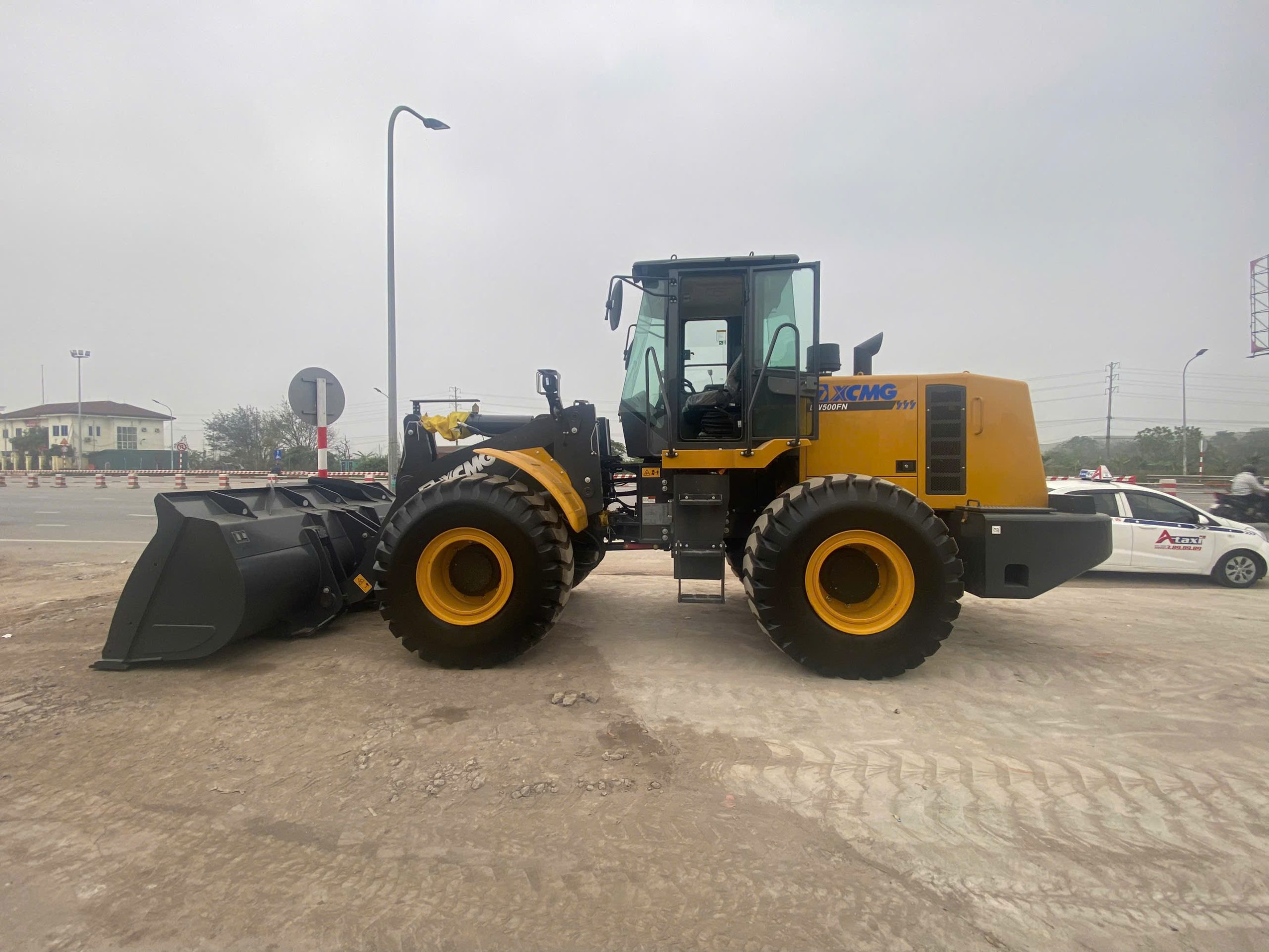 Máy Xúc Lật LW500FN sức nâng 5 tấn