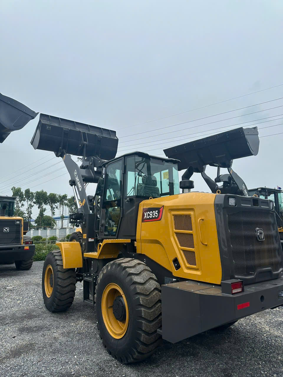 Máy xúc lật XC935 – gầu 1.8 khối – Vô địch về giá trong phân khúc
